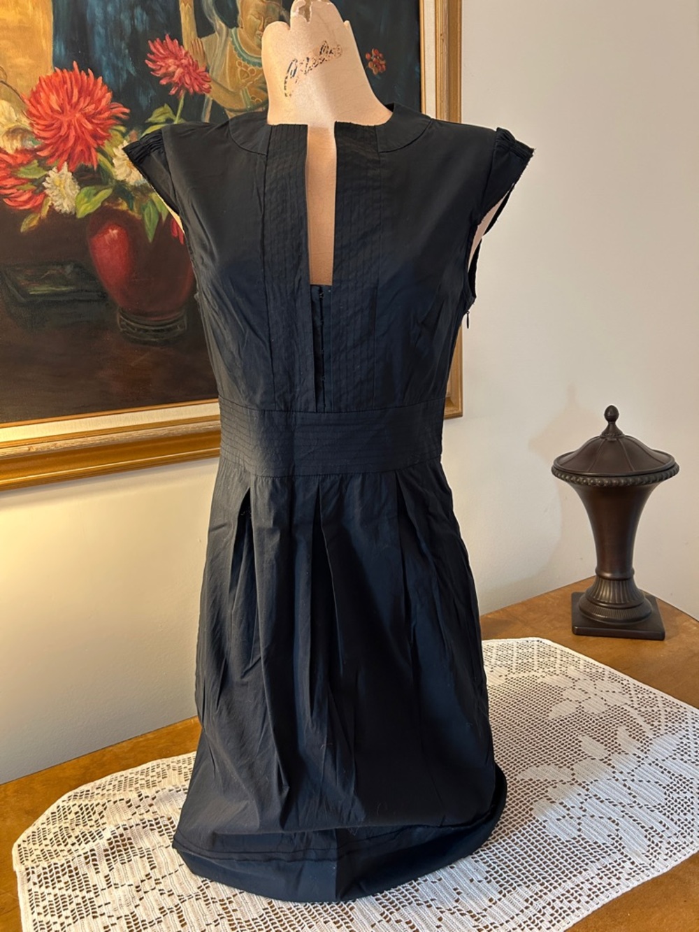 BCBGMaxAzria Black Cap-Sleeve Pleated Midi Dress
